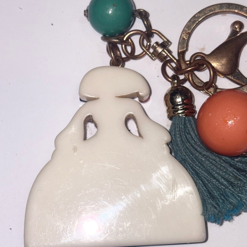 Las Meninas-inspired keychain depicts a stylized figure - Picture 8 of 8